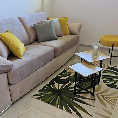 Beautiful With Sea, Pool And Park View Daire