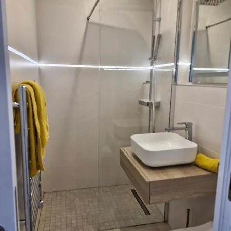 Apartment Beautiful With Sea, Pool And Park View *