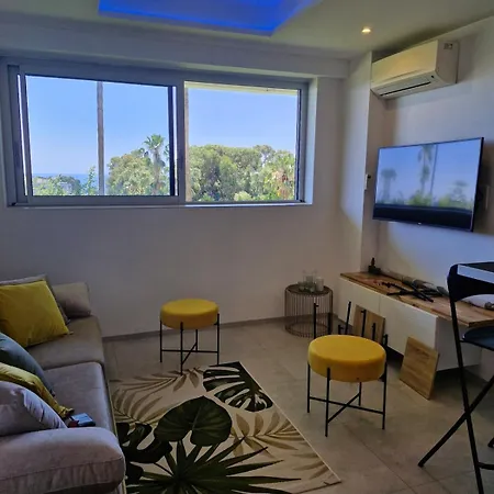 Beautiful With Sea, Pool And Park View Apartment