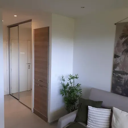 Daire Beautiful With Sea, Pool And Park View